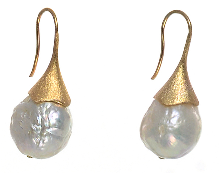 Tokoriki - White Edison Pearl Earrings